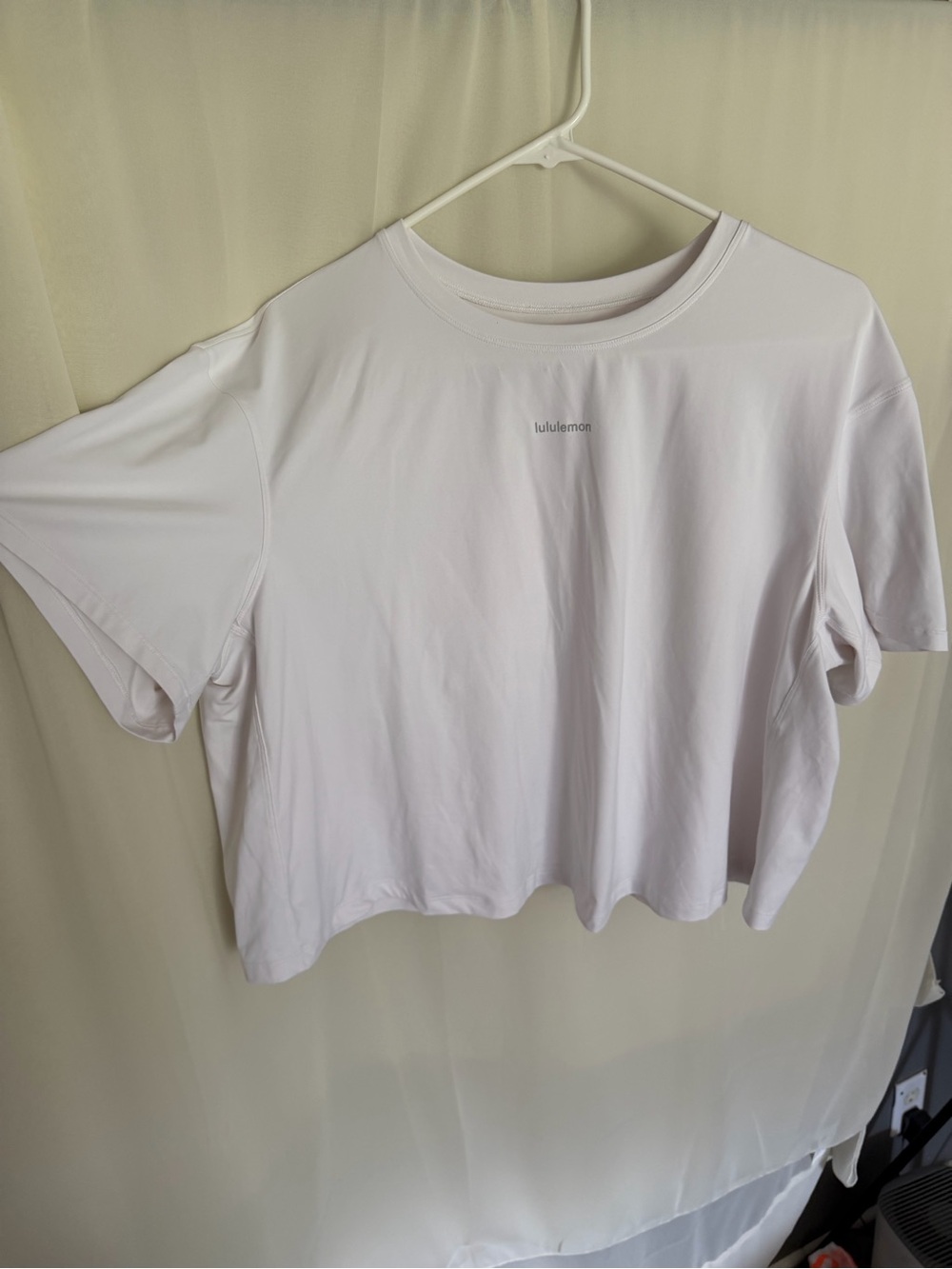 Lululemon Women's White Cropped Tee